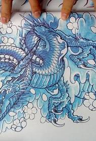 Patrón tradicional del tatuaje del dragón