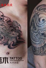 preko ramena zmaj tetovaža pokriva tetovažu