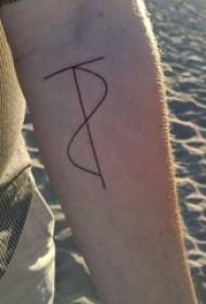 berniukų rankos ant juodos paprastos asmenybės linijos simbolio tatuiruotės nuotraukos