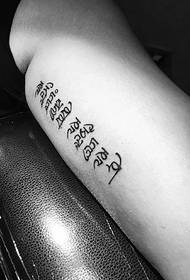 modē mazs svaiga sanskrita tetovējuma attēls