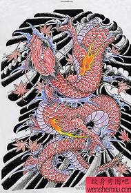 immagine del modello del tatuaggio della foglia di acero del drago della schiena piena