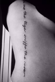 Petite lettre tatouages: 9 dessins de tatouage lettre très simples et gentils