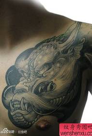 чоловічі груди прохолодно класичний чорно-білий кран татуювання візерунок