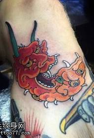 малюнак татуіроўкі дракона нагі