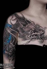 Žena Half Dragon tetovanie vzor