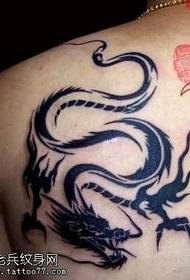 padrão de tatuagem de totem de dragão de ombro