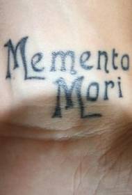 plaukstas locītavas vēstules Memento Mori tetovējuma attēls