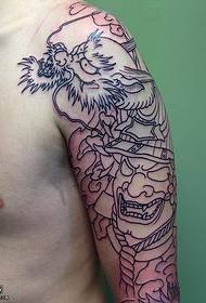 wzór tatuażu na ramieniu smoka