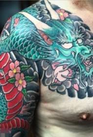 domini del patró de tatuatge de drac pintat