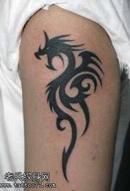 Arm Totem Dragon Tattoo- ის ნიმუში