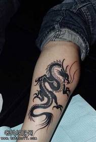 disegno del tatuaggio totem drago gamba
