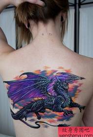 gražus vyraujančio Europos ir Amerikos drakonų tatuiruotės modelio užpakalis