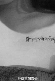 плечо простой санскрит татуировки