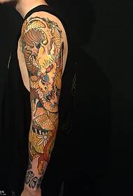 Παραδοσιακό σχέδιο τατουάζ δράκων