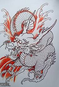 pearsantacht thraidisiúnta patrún tattoo Dragon