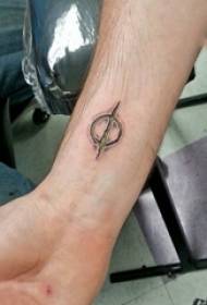 lengan laki-laki di garis hitam geometris abstrak simbol kreatif gambar tato