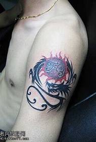 Ang pattern ng Arm Dragon Totem Tattoo