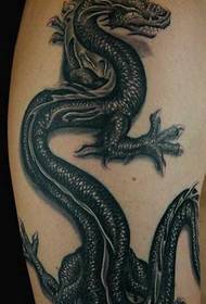 Padrão de referência de tatuagem de dragão chinês de braço masculino