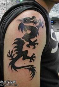 brazo dragón tótem tatuaje patrón