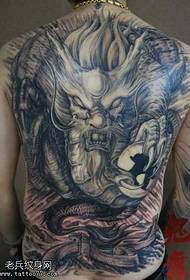 pilns muguras vēsais pūķa tetovējums