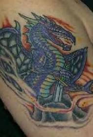 disegno del tatuaggio braccio drago e fiamma