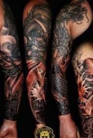 Disegni di tatuaggi di drago di sfarenti tinte di tatuatu di grisgiu neru o dipinte