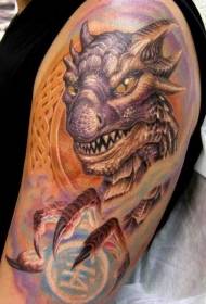 лапы на руках, якія трымаюць малюнак татуіроўкі крыштальнага шара дракона
