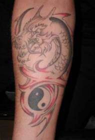aixeta amb patró de tatuatges de yin i yang