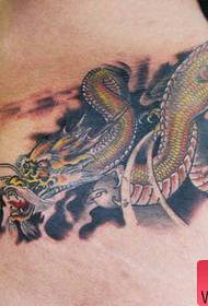 класічны малюнак татуіроўкі дракона ў таліі