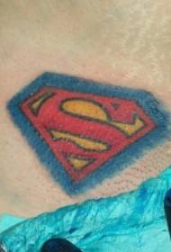 patrón de tatuaje de símbolo de superman de color