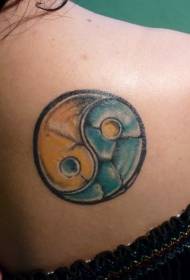 Yin i Yang tračevi uzorak tetovaže kineskog stila
