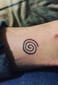 Kaki bocah lanang ing garis abstrak ireng gambar tato kreatif simbol tato