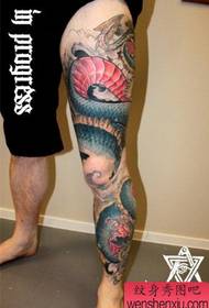 Tetovējums veterāniem ieteica tradicionālu ziedu kāju pūķa tetovējumu