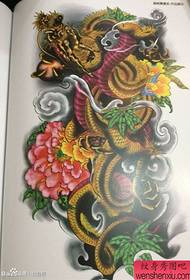 labai gražus klasikinis pilno nugaros drakono tatuiruotės rankraštis