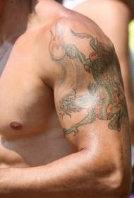 Kitajski vzorec tatujev ognjene krogle in zmaja