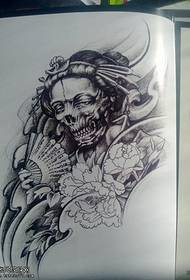 cráneo 妓 妓 patrón de tatuaje