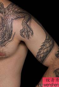 a European and American shawl dragon tattoo pattern