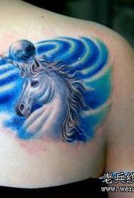 ib leeg Horn tsiaj qus tattoo txawv: lub xub pwg xim zoo nkauj unicorn tattoo txawv