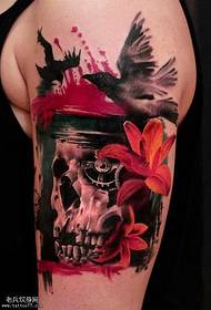 hand ink skull tattoo ụkpụrụ