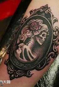 leg mirror skull tattoo pattern