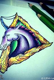 Ritratt tat-tatwaġġ tal-Unicorn Triangle Kulurit