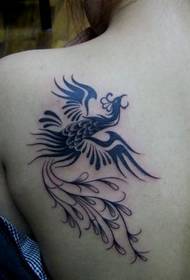 Pola tato totem phoenix yang indah di bahu
