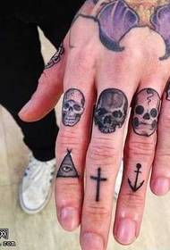 личност на прстите Таро шема на тетоважи