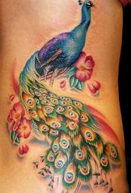 midja vacker blomma påfågel tatuering mönster