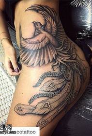 красивый рисунок татуировки феникса на бедре
