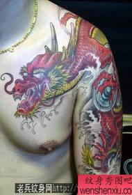 egy népszerű klasszikus színes kendő sárkány tetoválás mintát