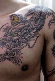 супер убава шема на тетоважа на змеј од шал на градите
