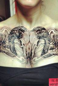 kauneus rinnassa lampaan pään tatuointi tatuointi toimii