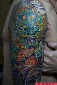 arm domineering Tang Lion tattoo pattern