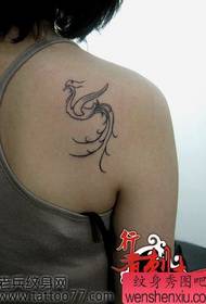Ang mga batang babae tulad ng pattern ng tattoo ng totem phoenix